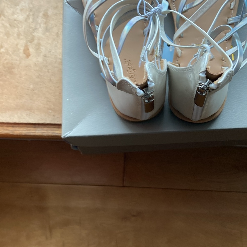 NWT CAT & JACK Size 3 Gladiator Slipper - Picture 2 of 5